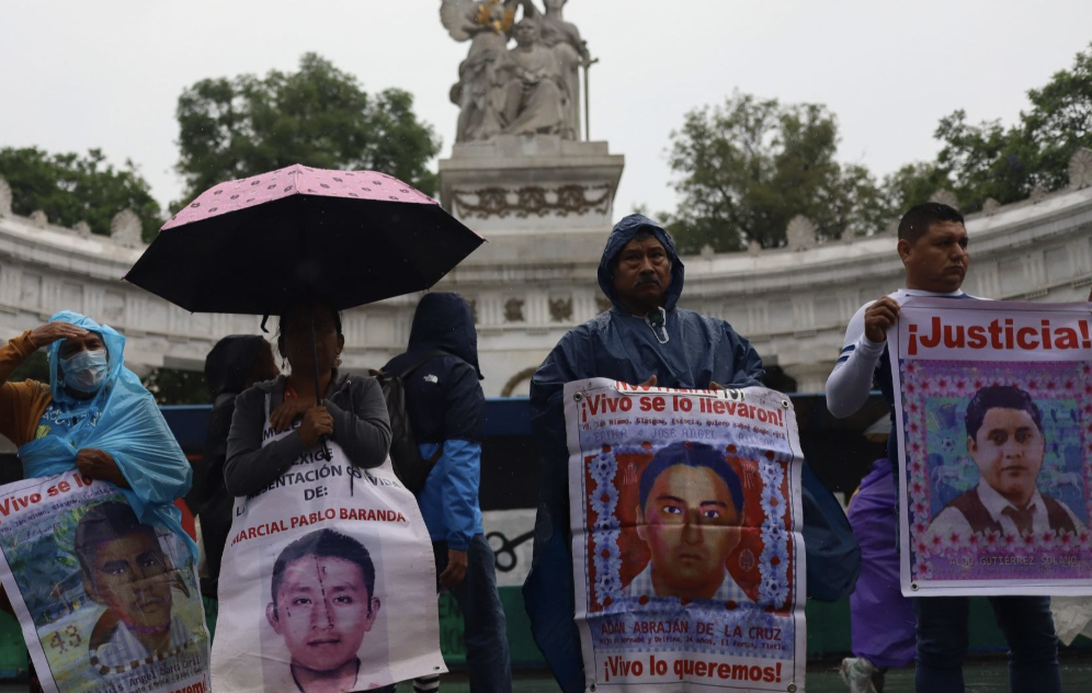 LA SUPREMA CORTE ORDENA A LA FGR HACER PÚBLICA LA CARPETA DE INVESTIGACIÓN DEL CASO AYOTZINAPA